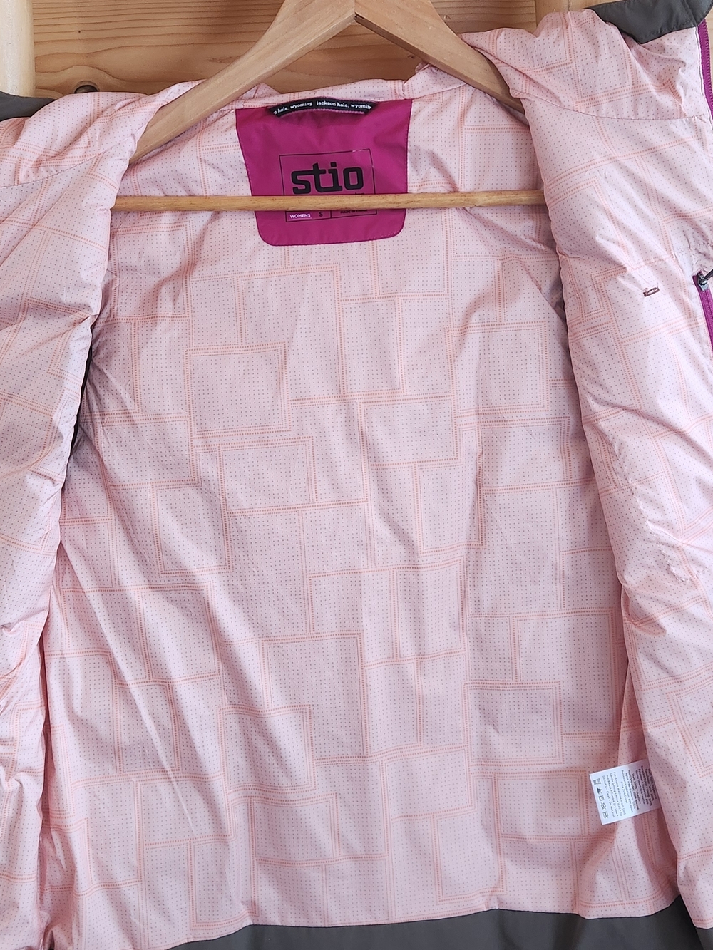 Stio Women's Pink and Light Pink Jacket - Picture 4 of 7